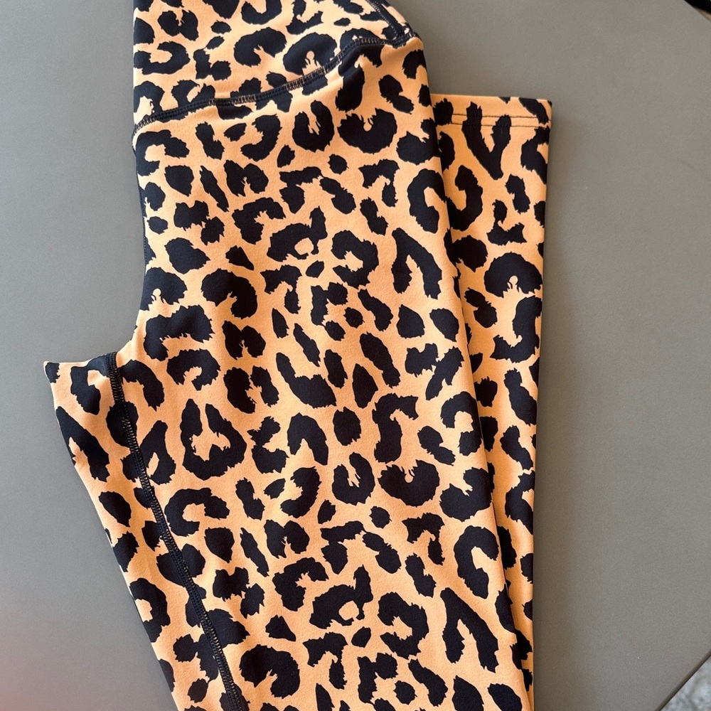 Leopard Print Leggings - Black on Tan